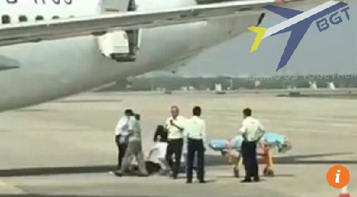 Nữ tiếp viên rơi khỏi máy bay khi máy bay chuẩn bị cất cánh