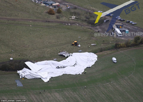 Máy bay lớn nhất lai khí cầu gặp nạn