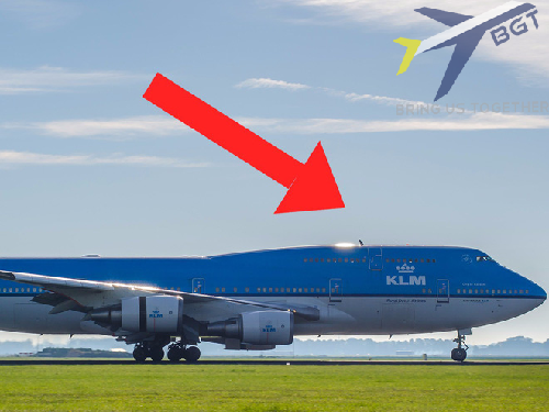 Nguyên nhân tại sao máy bay Boeing 747 lại có cái \" bứu \" to trên đầu 