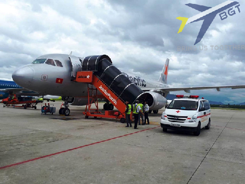Máy bay Jetstar Pacific từ Hà Nội đi Đà Lạt hạ cánh ở Đà Nẵng để cứu người