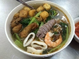 Bún chả chan, bánh canh ghẹ phố Mai Hắc Đế