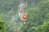 Đường zipline vào hang Tối được công nhận dài nhất Việt Nam