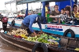 Những quán ăn di động trên dòng Hậu Giang