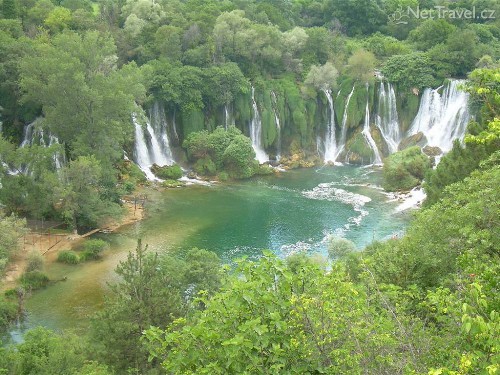 vé máy bay đi Bosnia giá rẻ